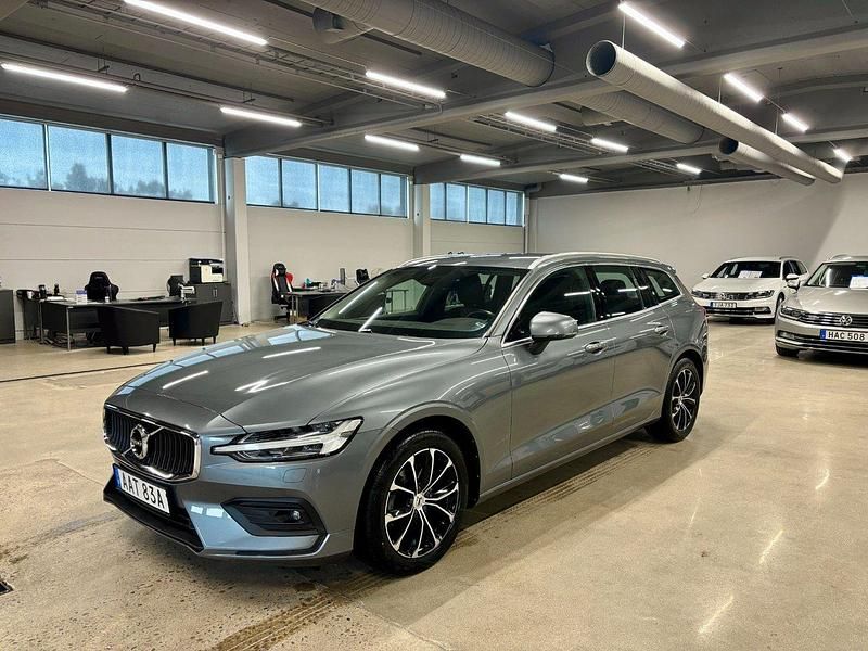 Grå Begagnad 2019 Volvo V60 Momentum Kombi | 259 900 kr (Lite dyr) - Bild 1/4
