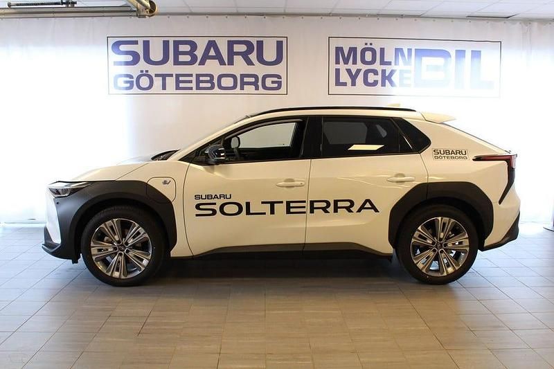 Begagnad Subaru Solterra 160 kW (218 HK) 2023 Vit SUV