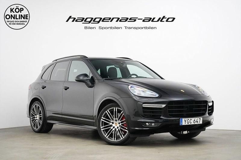 Svart Begagnad 2015 Porsche Cayenne GTS SUV | 399 000 kr (Marknadspris) - Bild 1/4