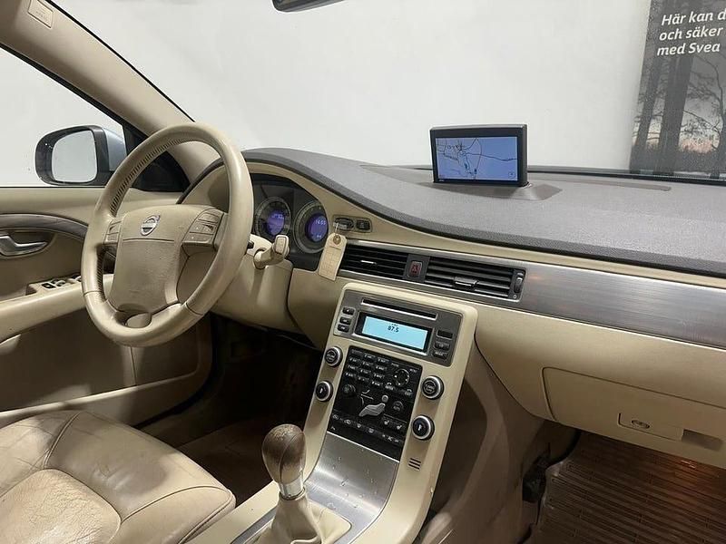 Begagnad Volvo V70 Summum 200 HK (147 kW) 2009 Silver Kombi