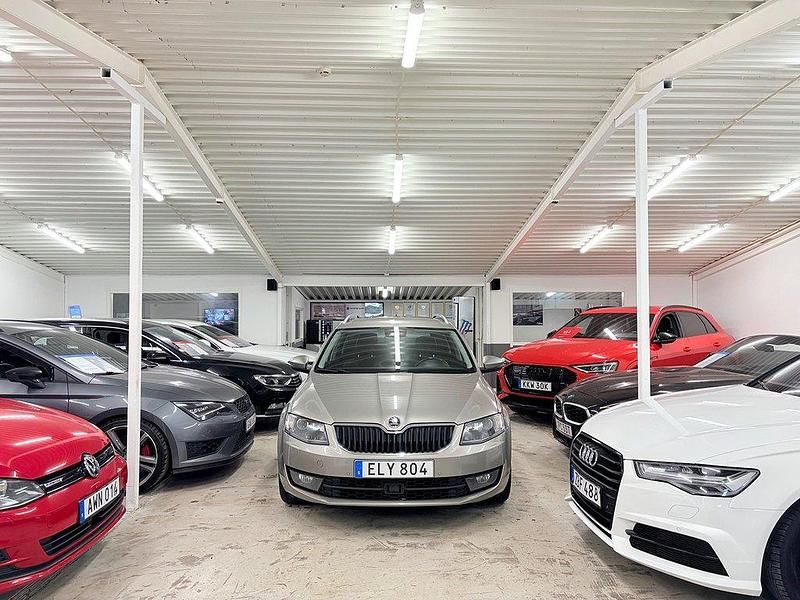 Ljusbrun Begagnad 2015 Skoda Octavia Kombi | 109 900 kr (Lite dyr) - Bild 1/4