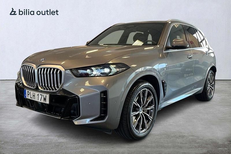 Grå Begagnad 2024 BMW X5 M Sport SUV | 979 900 kr - Bild 1/3