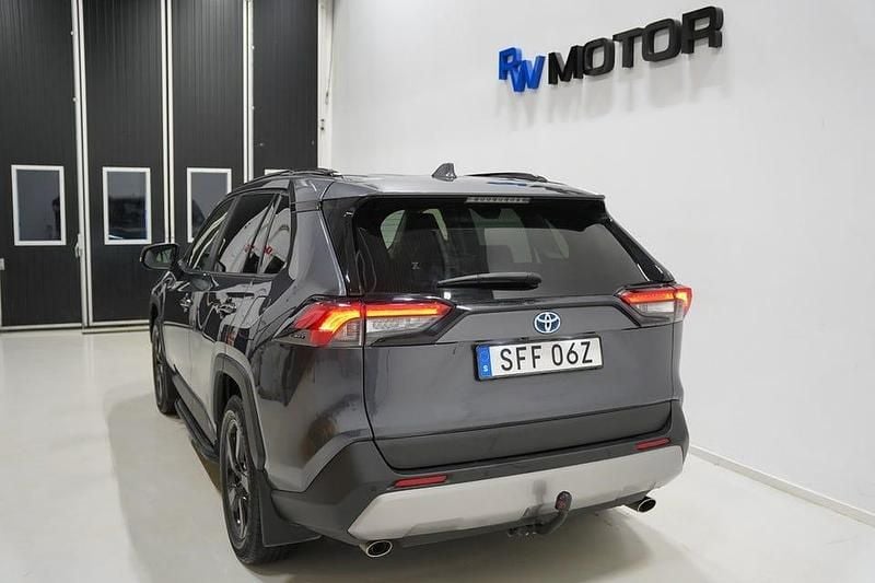 Begagnad Toyota RAV4 Hybrid Executive 222 HK (163 kW) 2019 Grå SUV