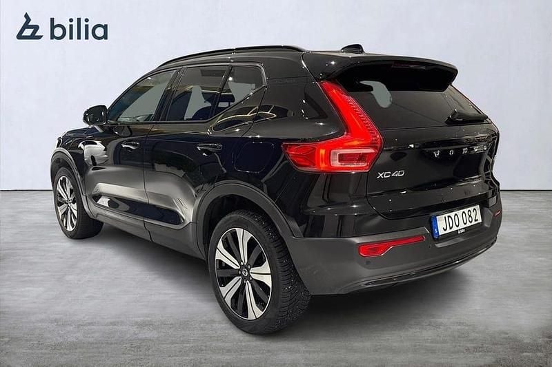 Begagnad Volvo XC40 Core 172 kW (234 HK) 2023 Svart SUV