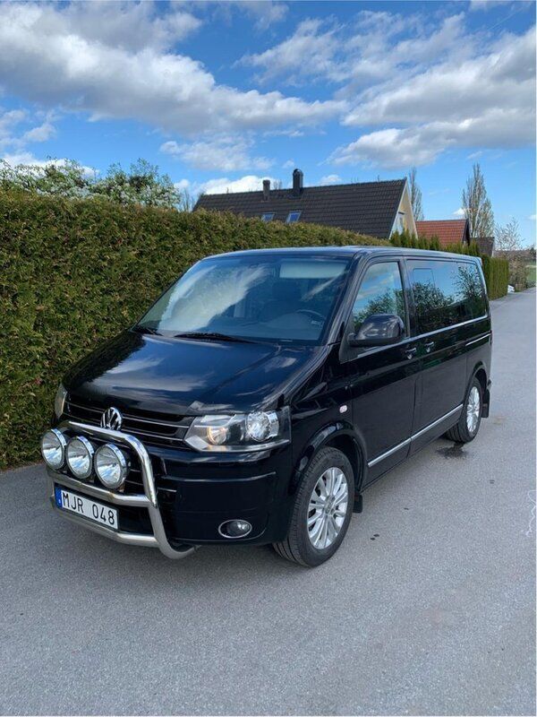 Svart Begagnad 2010 VW Multivan Highline Minibuss | 180 000 kr (Dyr) - Bild 1/4
