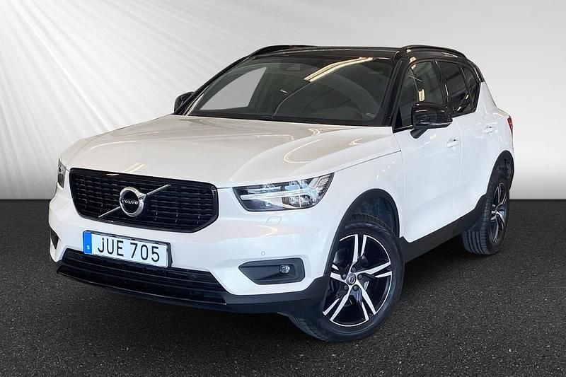 Vit Begagnad 2018 Volvo XC40 R-Design SUV | 304 400 kr (Marknadspris) - Bild 1/4