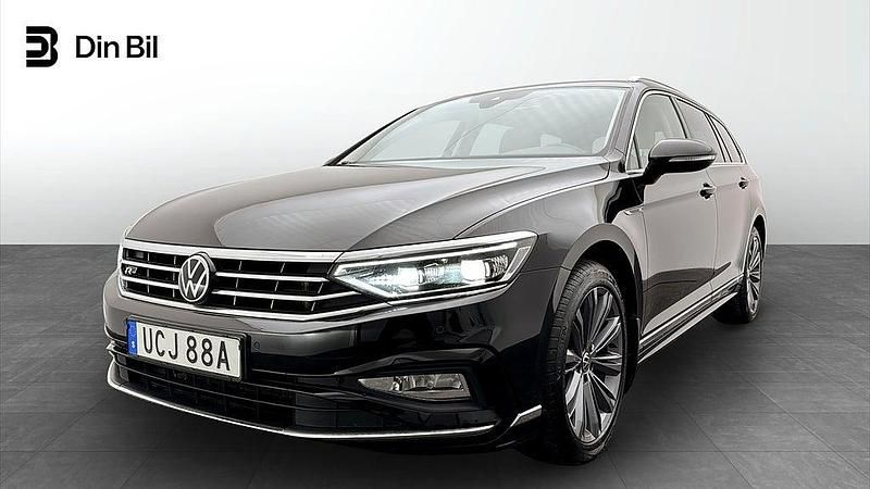 Deep black pearl Begagnad 2022 VW Passat R-line Kombi | 329 900 kr (Lite dyr) - Bild 1/4