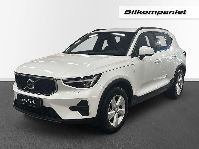 Vit Begagnad 2023 Volvo XC40 SUV | 349 500 kr (Marknadspris) - Bild 1/4