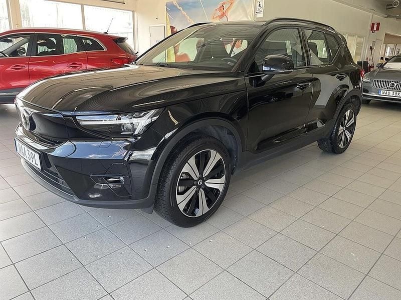 Svart Begagnad 2022 Volvo XC40 Plus SUV | 339 000 kr - Bild 1/4