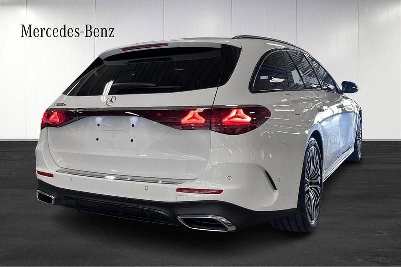 Ny Mercedes E300 AMG 334 HK (245 kW) 2025 Vit Kombi