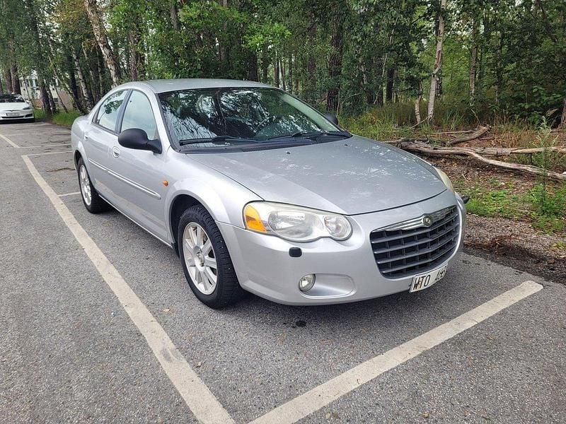 Silver Begagnad 2005 Chrysler Sebring Sedan | 33 000 kr - Bild 1/4
