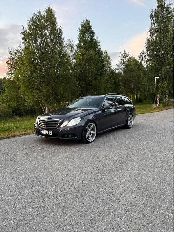 Grå Begagnad 2011 Mercedes E200 Classic Kombi | 80 000 kr - Bild 1/4