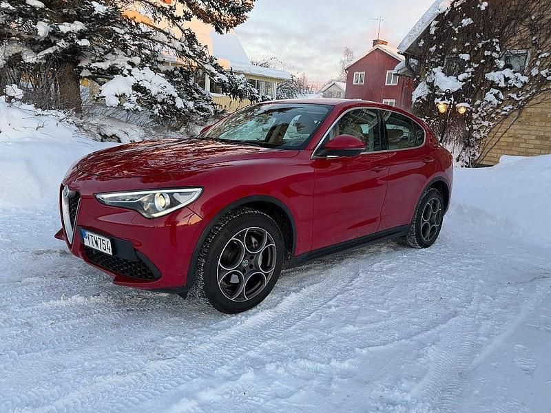 Begagnad Alfa Romeo Stelvio 280 HK (205 kW) 2017 Röd SUV