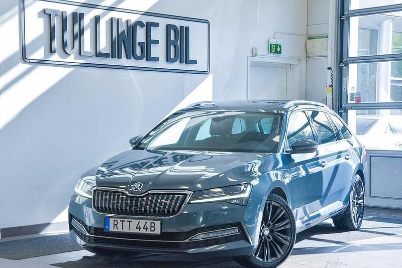 Grå Begagnad 2020 Skoda Superb LAURIN & KLEMENT Kombi | 239 900 kr (Dyr) - Bild 1/4