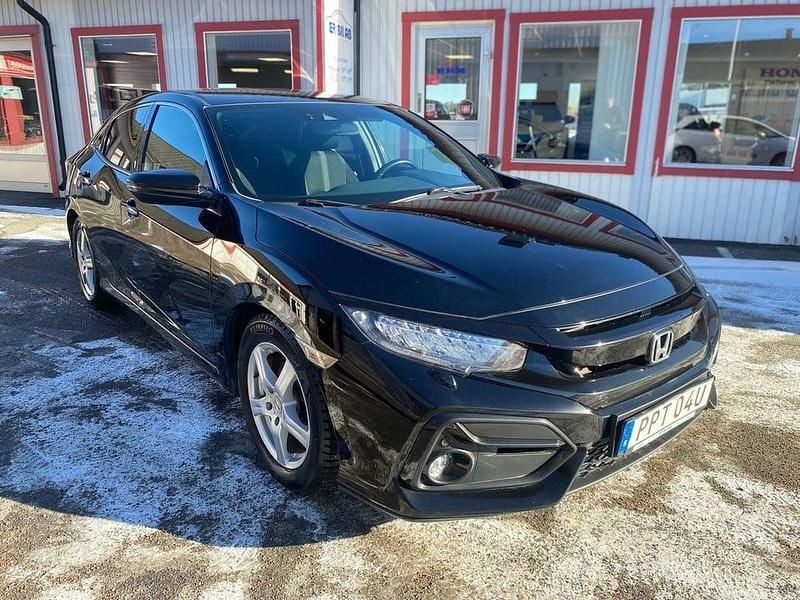 Svart Begagnad 2021 Honda Civic Elegance Halvkombi | 194 900 kr (Marknadspris) - Bild 1/4