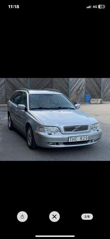 Grå Begagnad 2002 Volvo V40 Kombi | 22 000 kr (Marknadspris) - Bild 1/4