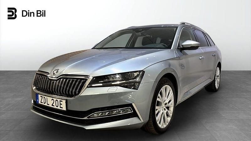 Grå Begagnad 2021 Skoda Superb Style Kombi | 299 900 kr (Superpris) - Bild 1/4