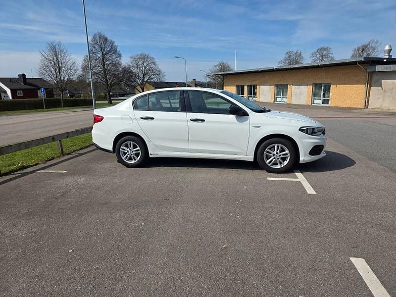 Begagnad Fiat Tipo 95 HK (69 kW) 2016 Sedan