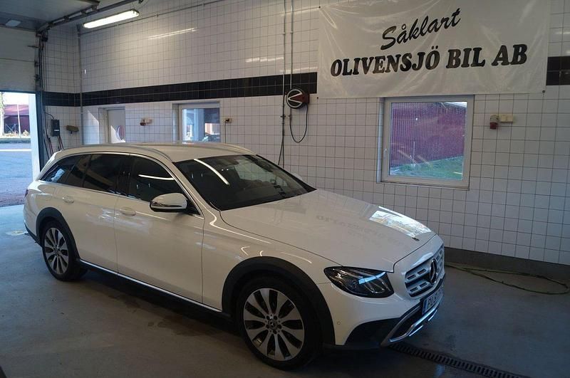 Vit Begagnad 2017 Mercedes E220 Kombi | 299 000 kr (Marknadspris) - Bild 1/4