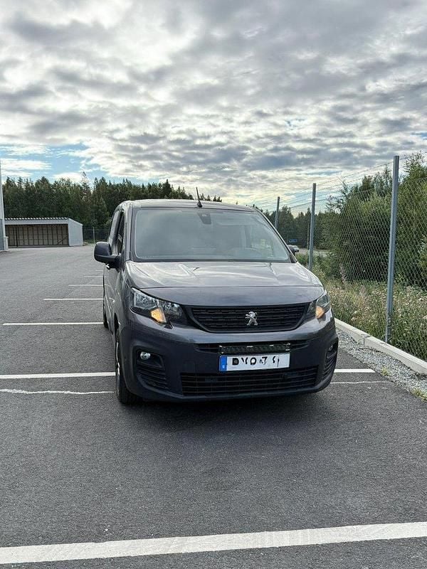 Begagnad 2019 Peugeot Partner Minibuss | 139 000 kr (Superpris) - Bild 1/4