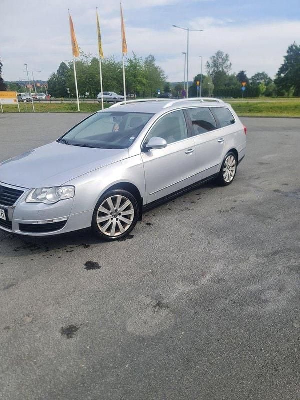 Silver Begagnad 2008 VW Passat Sportline Kombi | 26 900 kr (Marknadspris) - Bild 1/4