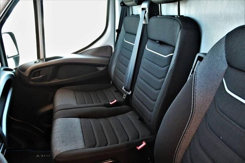 Ny Iveco Daily 136 HK (100 kW) 2025 Vit Van