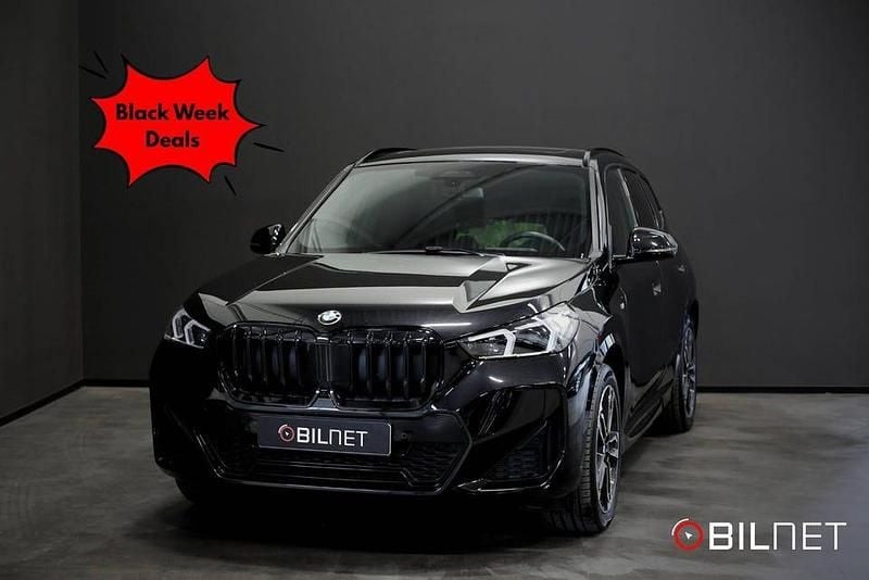 Svart Begagnad 2023 BMW X1 M Sport SUV | 479 900 kr (Marknadspris) - Bild 1/4