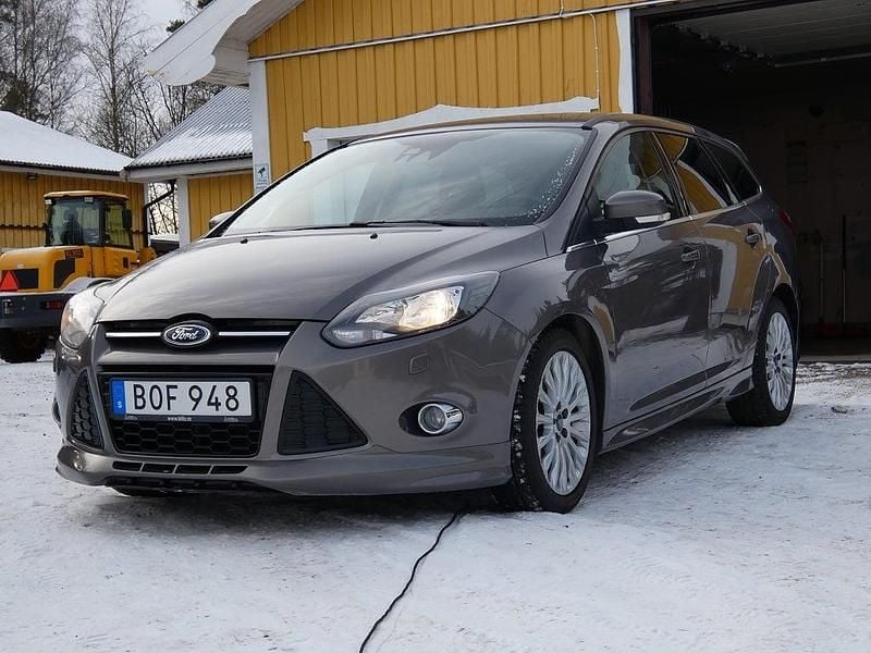 Begagnad Ford Focus Titanium 101 HK (74 kW) 2014 Brun Kombi