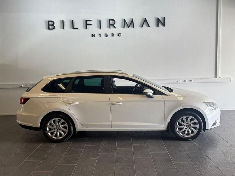 Vit Begagnad 2015 Seat Leon ST Style Kombi | 69 900 kr (Bra pris) - Bild 1/4