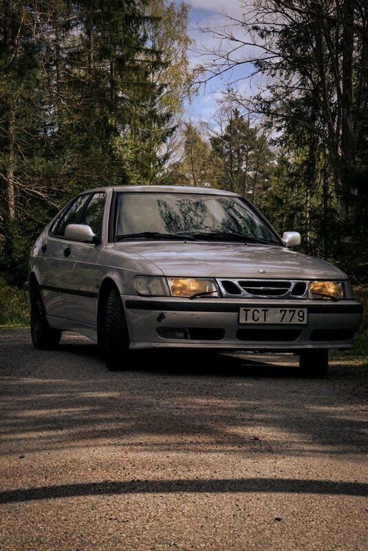 Grå Begagnad 2002 Saab 9-3 Halvkombi | 4 000 kr (Superpris) - Bild 1/4