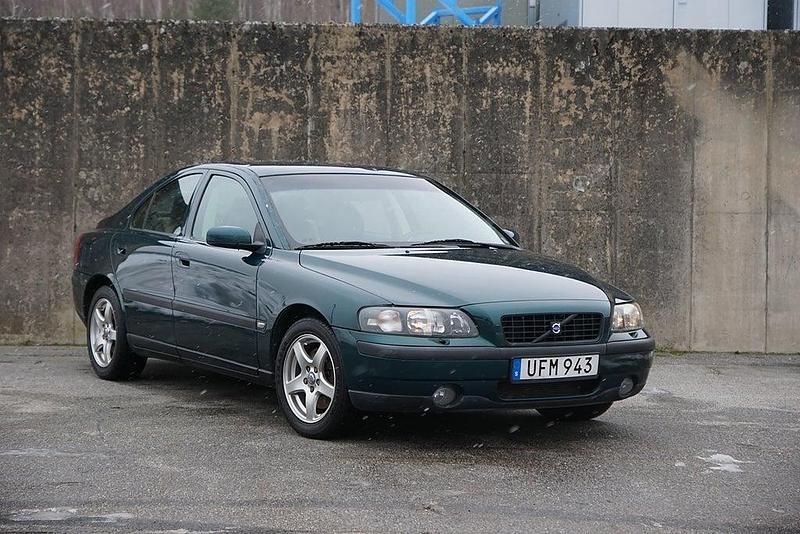 Grön Begagnad 2003 Volvo S60 Business Edition Sedan | 49 900 kr (Lite dyr) - Bild 1/4