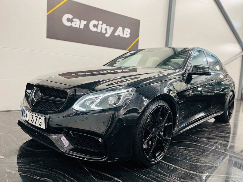 Svart Begagnad 2014 Mercedes E63 AMG Avantgarde Sedan | 229 900 kr - Bild 1/4