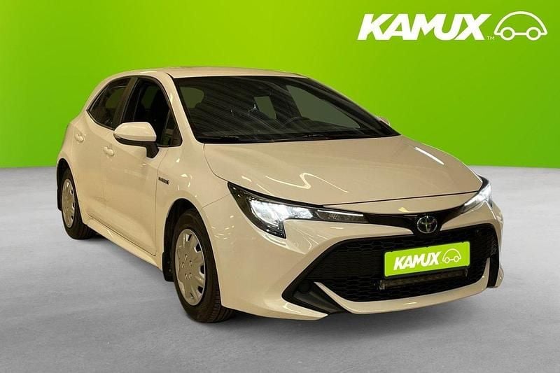 Vit Begagnad 2020 Toyota Corolla Hybrid Life Halvkombi | 164 800 kr (Marknadspris) - Bild 1/4