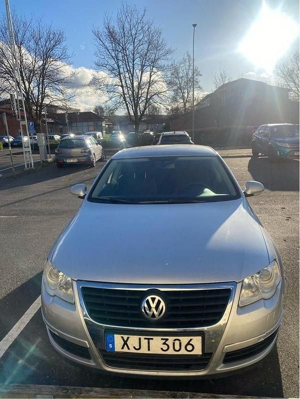 Begagnad 2006 VW Passat Comfortline Sedan | 33 000 kr (Marknadspris) - Bild 1/4