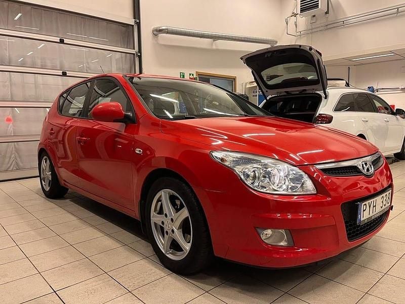 Begagnad Hyundai i30 116 HK (85 kW) 2008 Röd Halvkombi