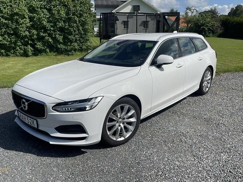 Vit Begagnad 2020 Volvo V90 Momentum Kombi | 205 000 kr (Bra pris) - Bild 1/4