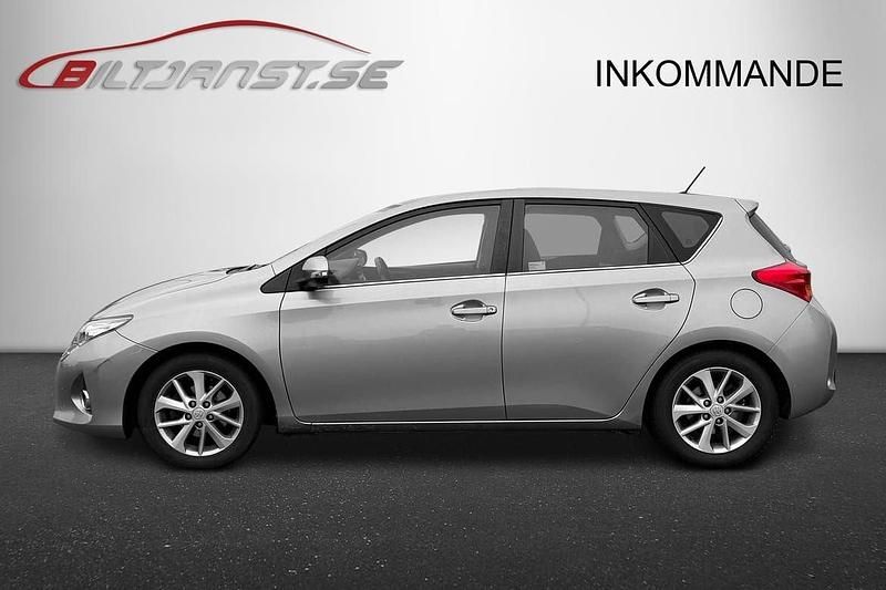 Grå Begagnad 2012 Toyota Auris Multidrive S Halvkombi | 99 900 kr (Lite dyr) - Bild 1/1