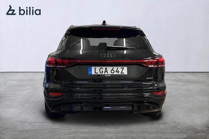 Begagnad Audi Q6 e-tron S-Line 284 kW (387 HK) 2025 Mytsvart metallic SUV