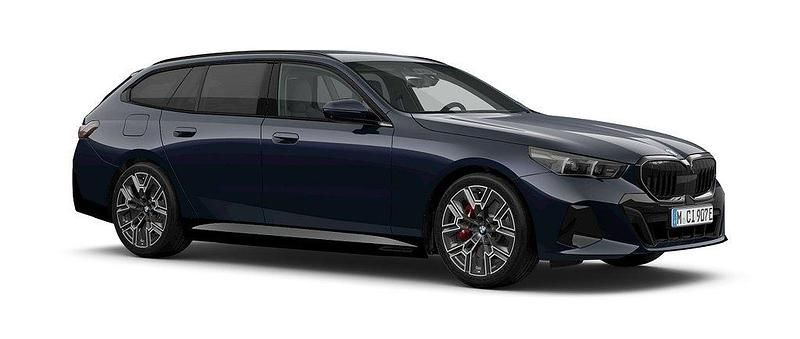 Svart Ny 2025 BMW 530e Comfort Edition Kombi | 808 200 kr (Lite dyr) - Bild 1/3