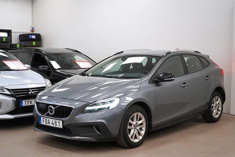 Gråmetallic Begagnad 2019 Volvo V40 CC Kombi | 189 900 kr (Marknadspris) - Bild 1/4
