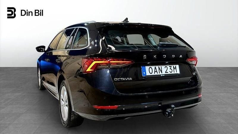 Begagnad Skoda Octavia Style 150 HK (110 kW) 2024 Black magic pärleffekt me Kombi