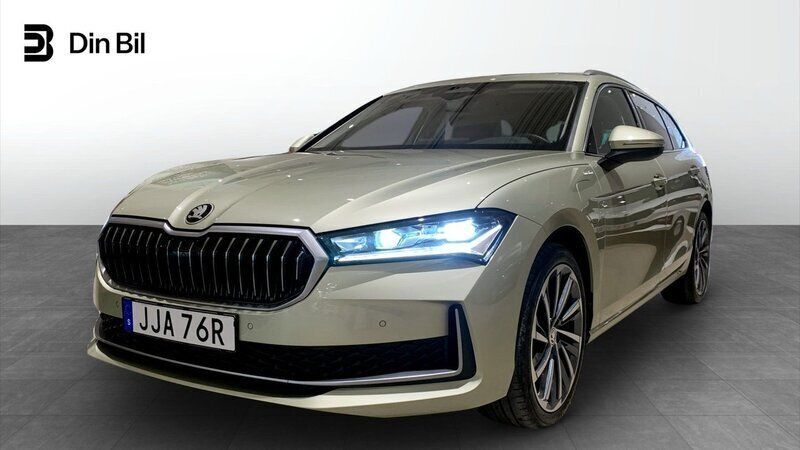Ljusgul Begagnad 2024 Skoda Superb LAURIN & KLEMENT Kombi | 474 900 kr - Bild 1/4