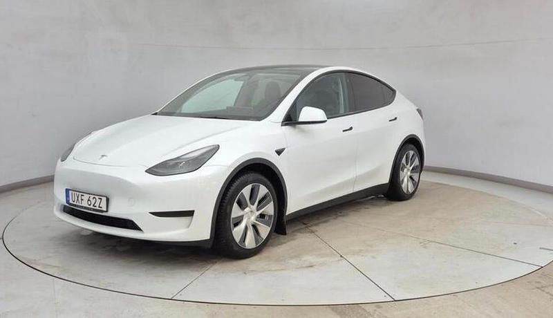 Vit Begagnad 2022 Tesla Model Y Standard Range SUV | 319 800 kr (Marknadspris) - Bild 1/4