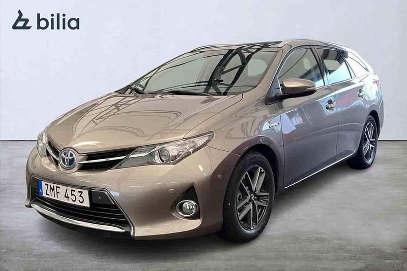 Grå Begagnad 2014 Toyota Auris Touring Sports Kombi | 139 000 kr - Bild 1/1