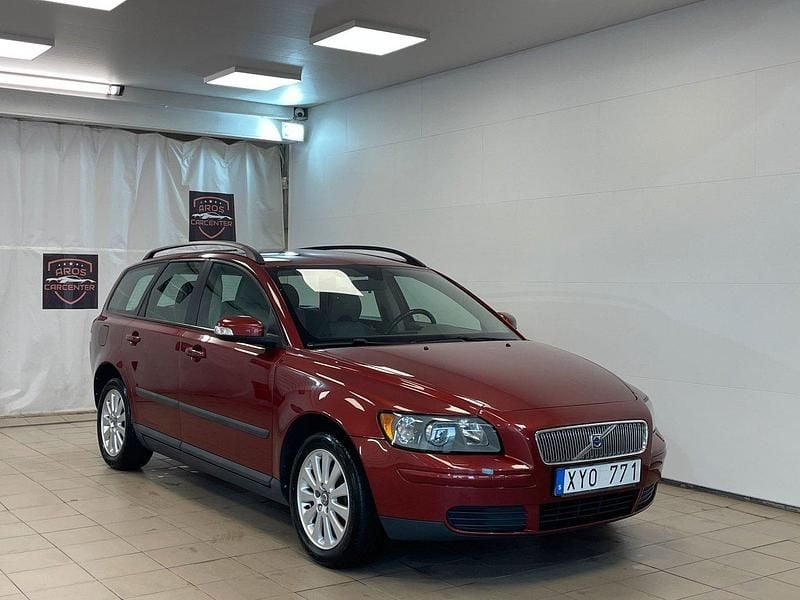 Röd Begagnad 2007 Volvo V50 Kinetic Kombi | 29 900 kr (Marknadspris) - Bild 1/4