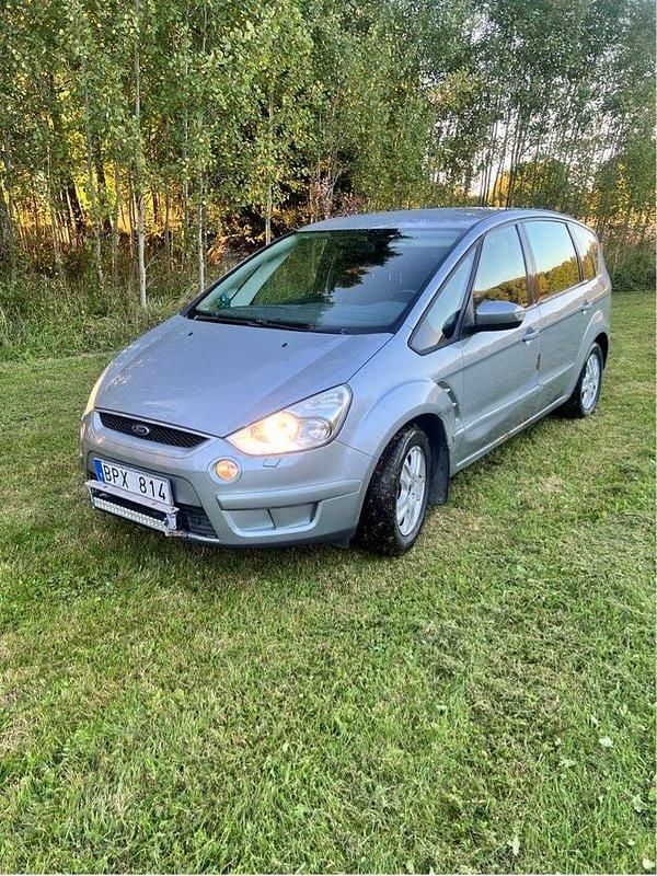 Grå Begagnad 2008 Ford S-MAX S Minibuss | 24 900 kr - Bild 1/4