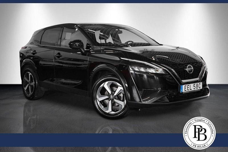 Svart Begagnad 2022 Nissan Qashqai 360º SUV | 264 900 kr (Bra pris) - Bild 1/3