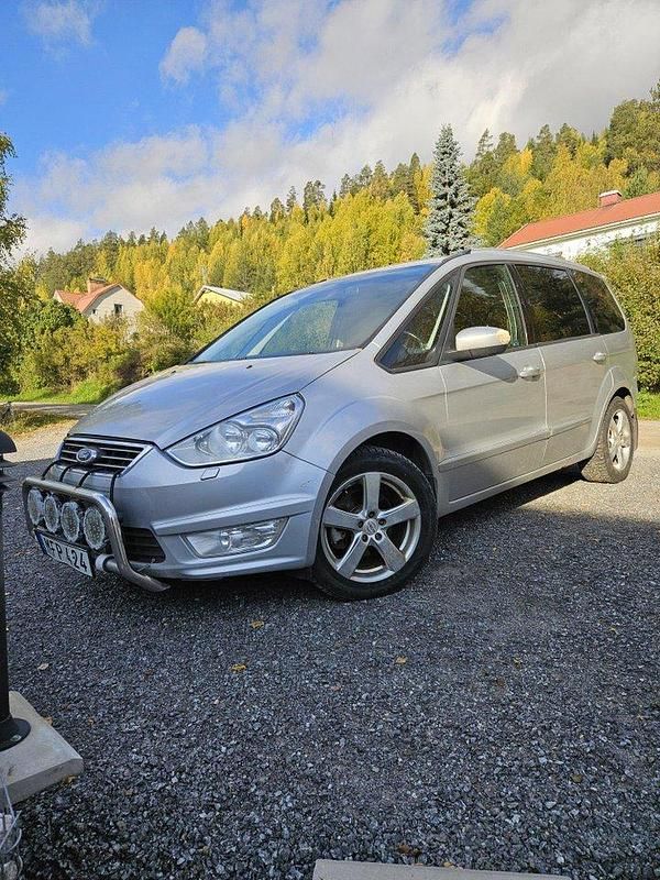Brun Begagnad 2012 Ford Galaxy Trend Minibuss | 35 000 kr - Bild 1/4