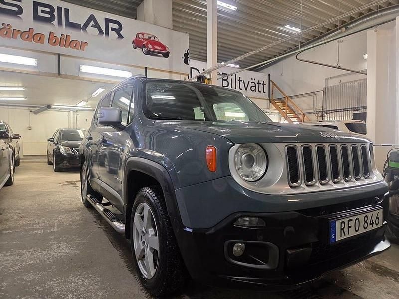 Grå Begagnad 2016 Jeep Renegade Limited SUV | 129 900 kr (Marknadspris) - Bild 1/4