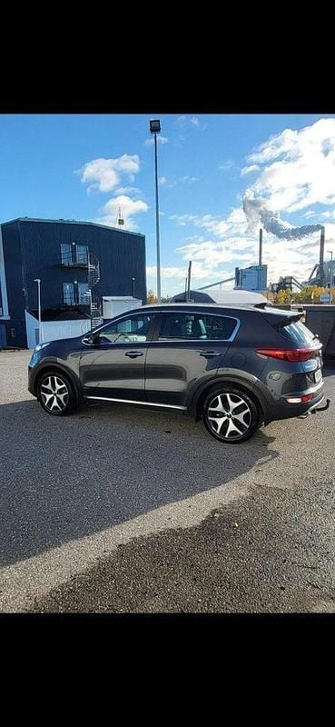 Grå Begagnad 2016 Kia Sportage SUV | 169 900 kr (Marknadspris) - Bild 1/4